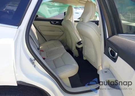 2022 Volvo Xc60 B5 Inscription z USA, uszkodzony, nr VIN YV4L12DL6N1909658